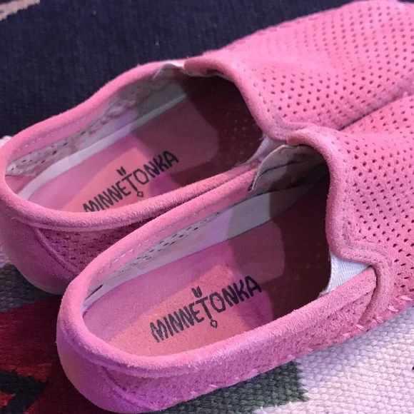 Minnetonka summer moccasins - Picture 2 of 4